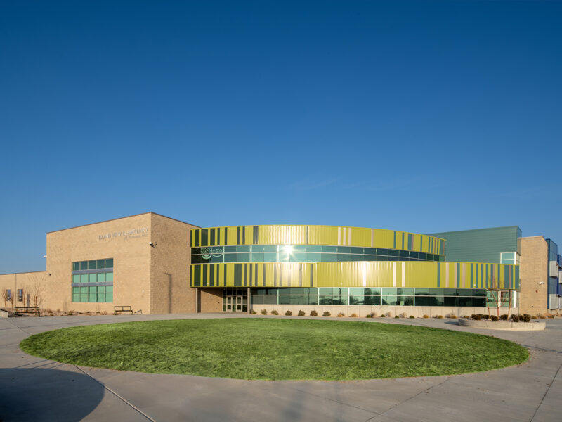 Island View Elementary School Exterior